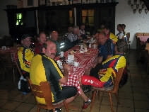 De Kaffee w�rmt gans scheen.