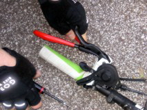 Bremshebelbefestigungsaktion auf dem Etschtalradweg