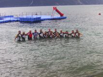 Routinebad im Gardasee bei Regen